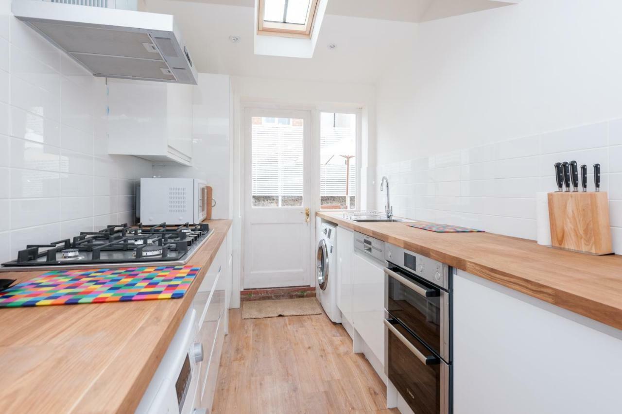 Sea Breeze Cottage With Parking By Myholidaylet Brighton Exterior photo